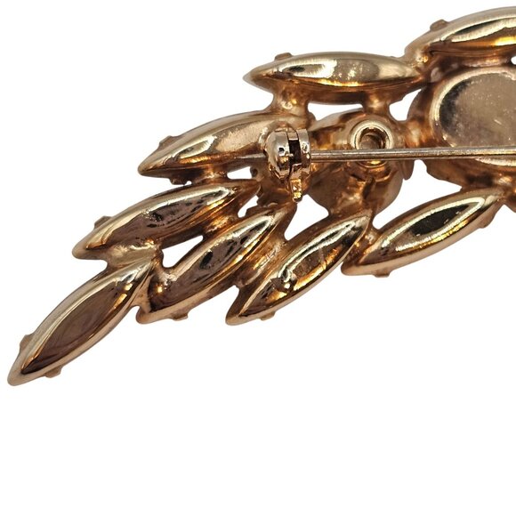 VTG Brooch Elegant Regency Retro White Milk Glass Gold Tone Leaf Floral Classy - Picture 9 of 11